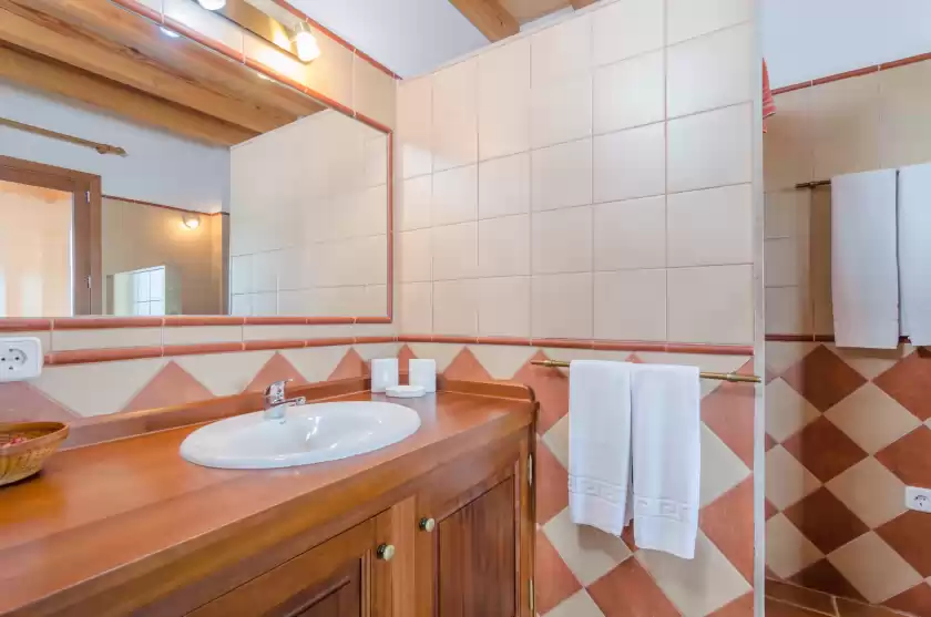 Holiday rentals in Sa torre nova, s'Illot