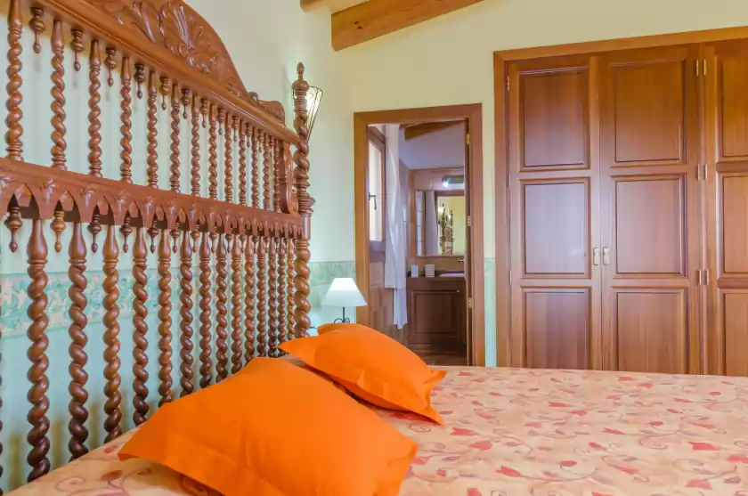 Holiday rentals in Sa torre nova, s'Illot