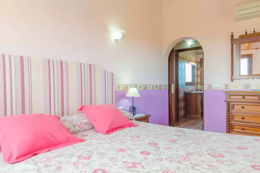 Holiday rentals in Sa torre nova, s'Illot