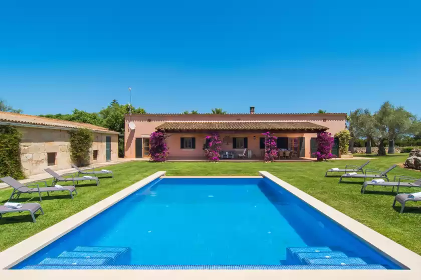Holiday rentals in Son parera