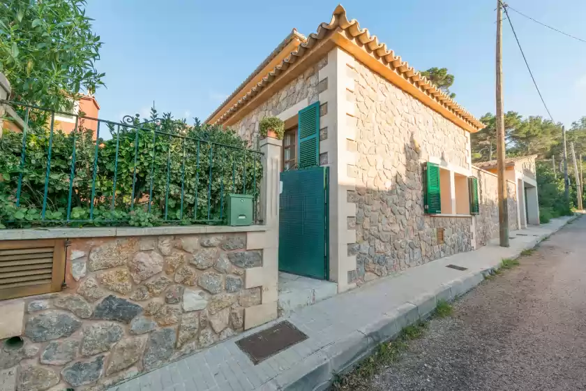 Holiday rentals in Home in tramuntana, es Port des Canonge