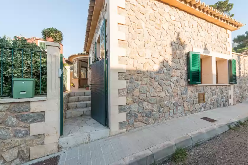 Holiday rentals in Home in tramuntana, es Port des Canonge