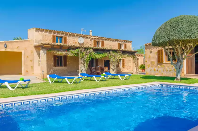 Holiday rentals in Es palmer