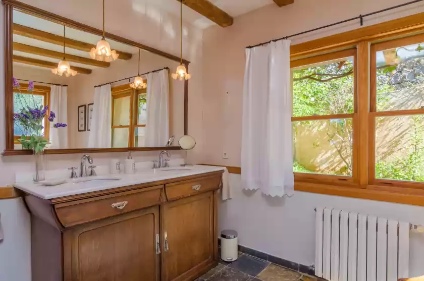 Holiday rentals in Villa dos pins, Valldemossa