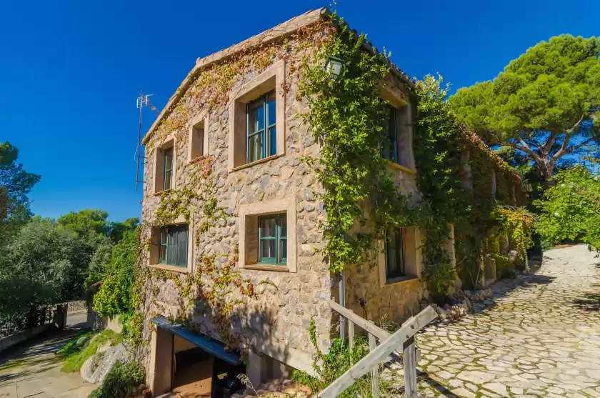 Holiday rentals in Villa dos pins, Valldemossa