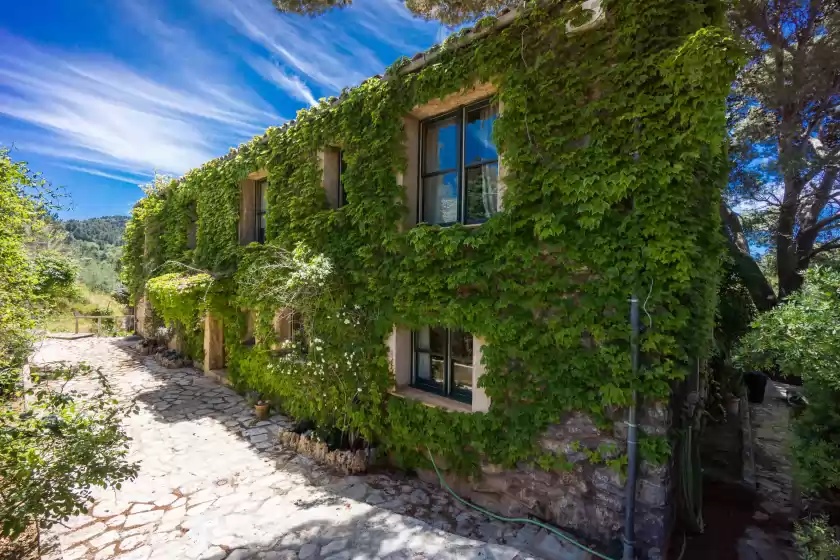 Holiday rentals in Villa dos pins, Valldemossa