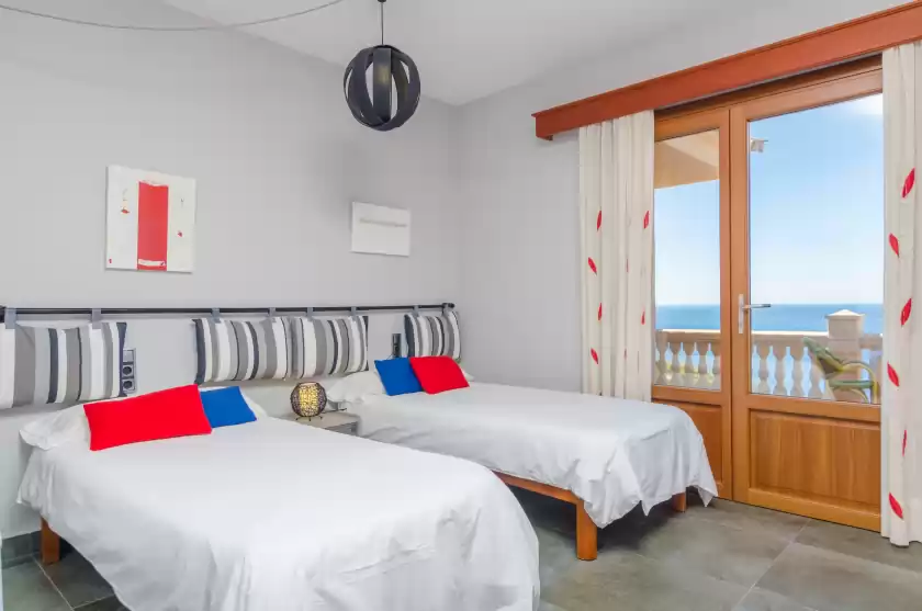 Holiday rentals in Ses penyes rotges, Portopetro