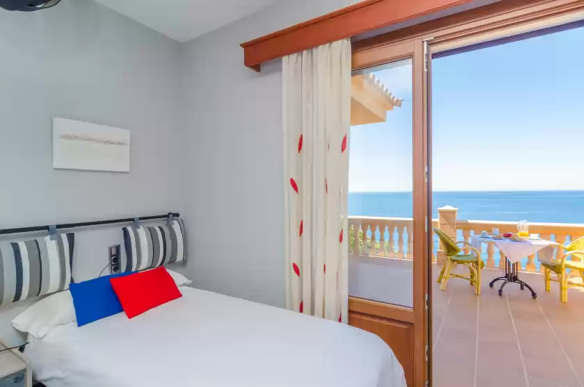Holiday rentals in Ses penyes rotges, Portopetro