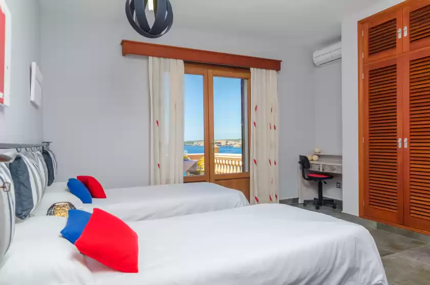 Holiday rentals in Ses penyes rotges, Portopetro