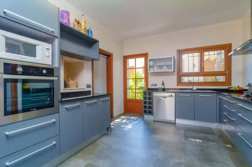 Holiday rentals in Ses penyes rotges, Portopetro