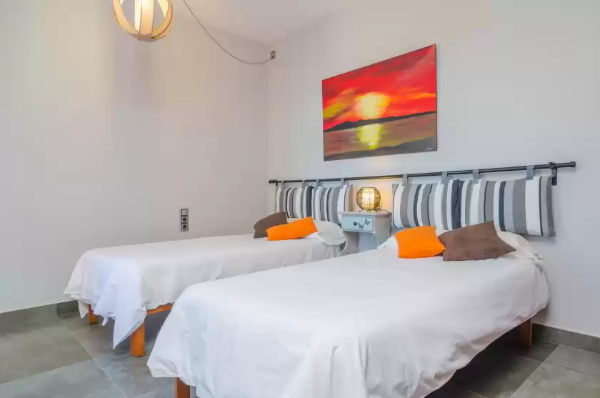 Holiday rentals in Ses penyes rotges, Portopetro