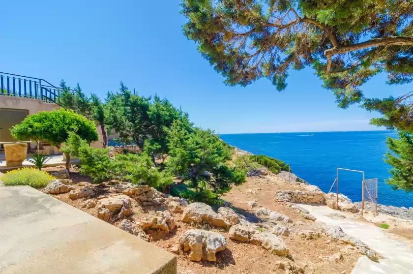 Holiday rentals in Ses penyes rotges, Portopetro