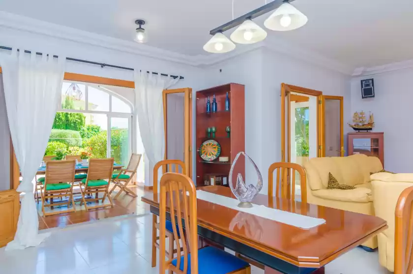 Holiday rentals in Can riera, sa Coma