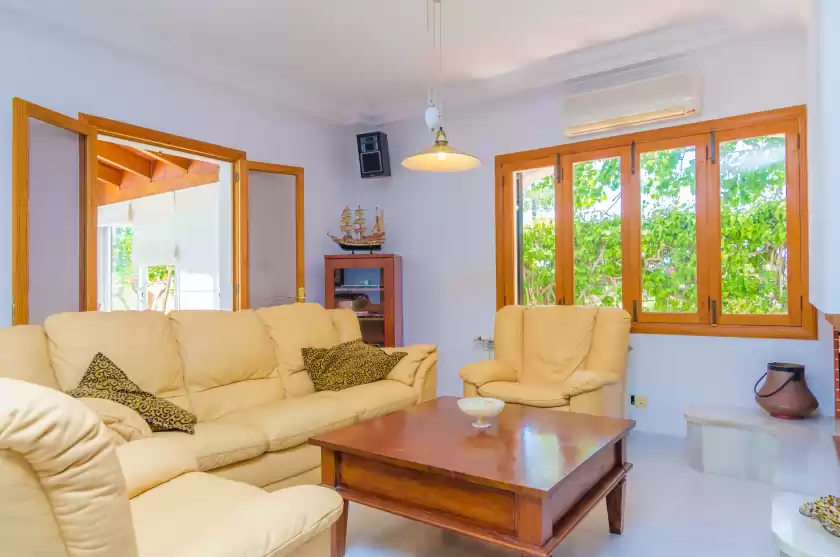 Holiday rentals in Can riera, sa Coma