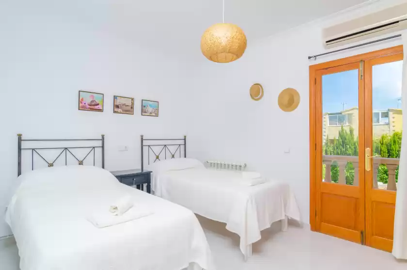 Holiday rentals in Can riera, sa Coma