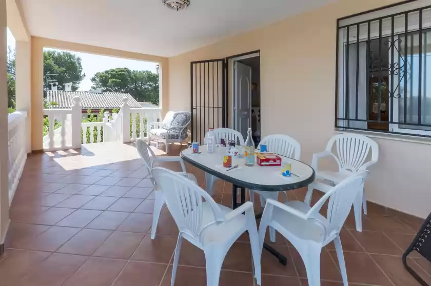 Holiday rentals in Mengual, Oliva