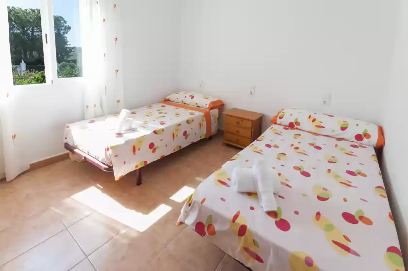 Holiday rentals in Mengual, Oliva