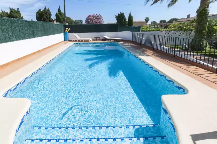 Holiday rentals in Mengual, Oliva