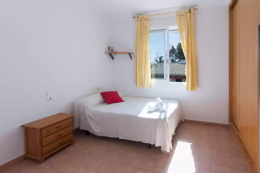 Holiday rentals in Mengual, Oliva