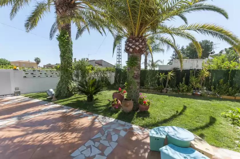Holiday rentals in Mengual, Oliva