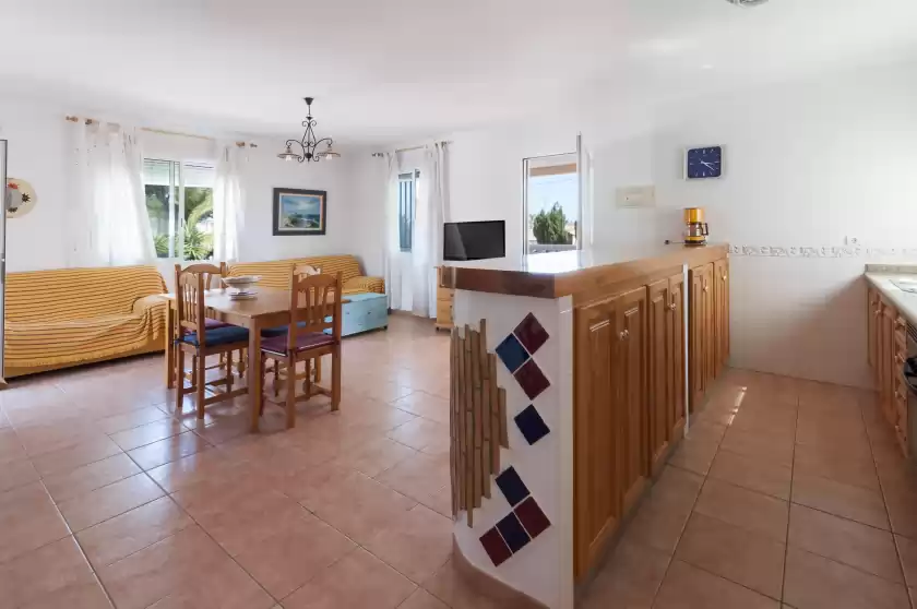 Holiday rentals in Mengual, Oliva