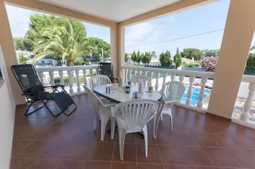 Holiday rentals in Mengual, Oliva