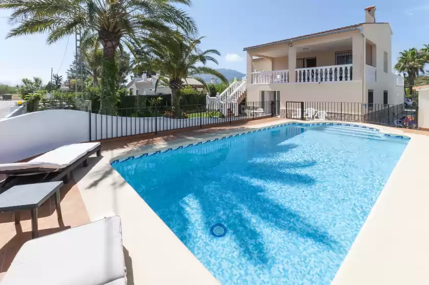 Holiday rentals in Mengual