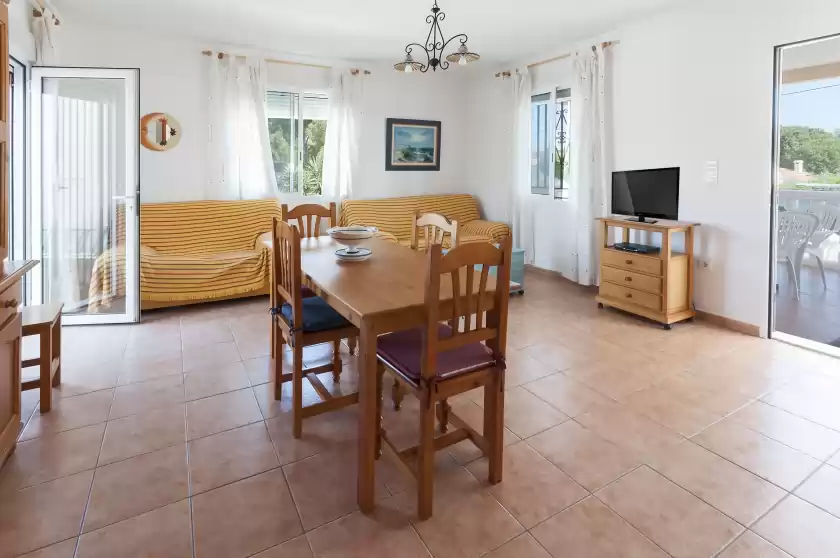 Holiday rentals in Mengual, Oliva