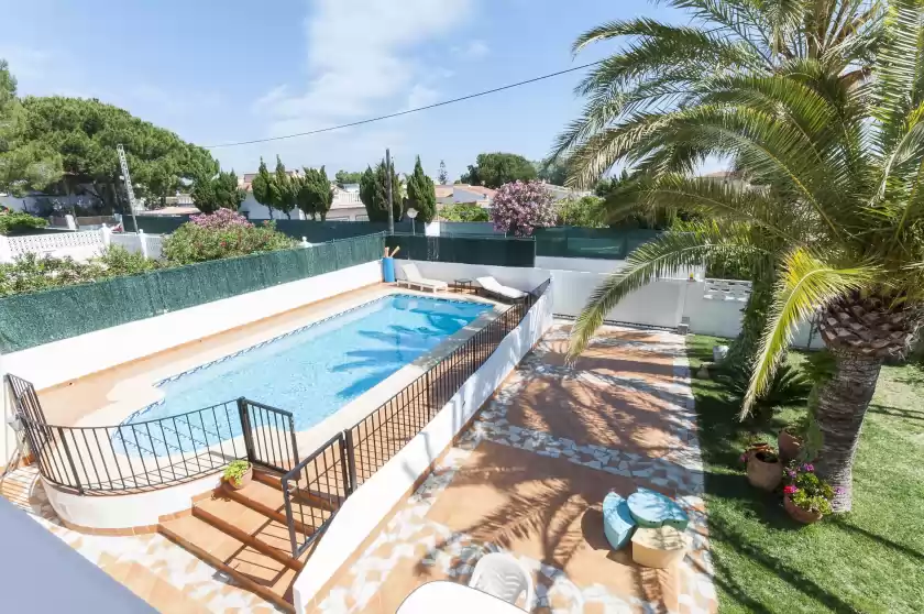 Holiday rentals in Mengual, Oliva
