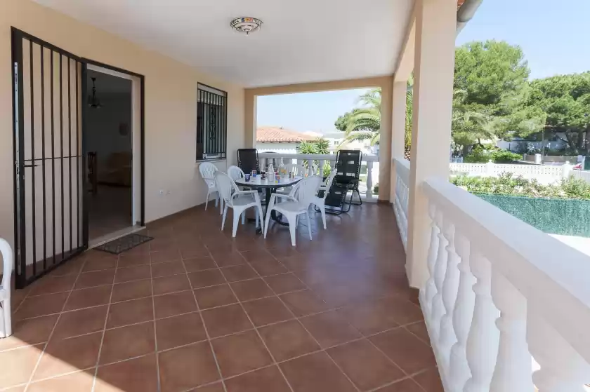 Holiday rentals in Mengual, Oliva