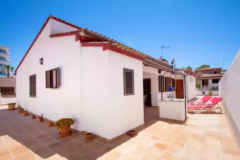 Holiday rentals in Villa xavier, Can Picafort