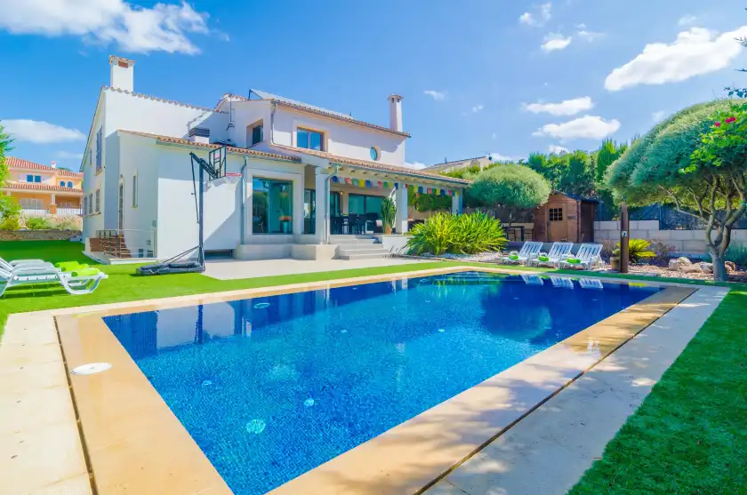 Holiday rentals in Jana