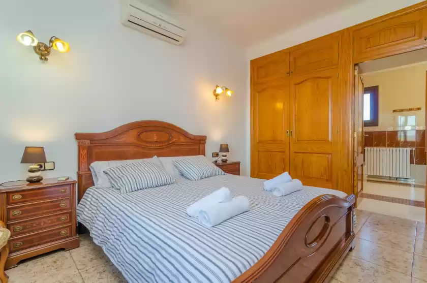 Holiday rentals in Can nadal (finca can nadal), Campos