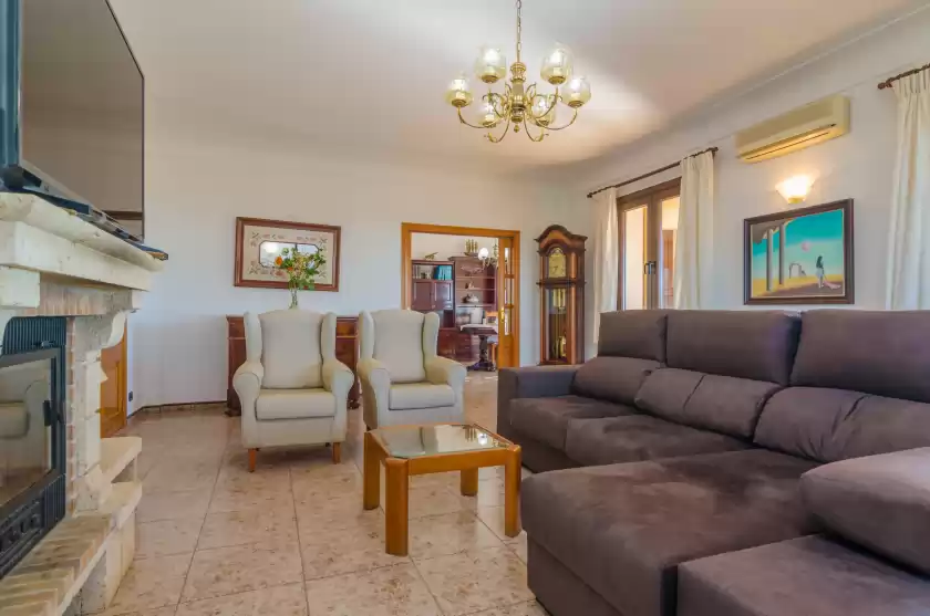 Holiday rentals in Can nadal (finca can nadal), Campos