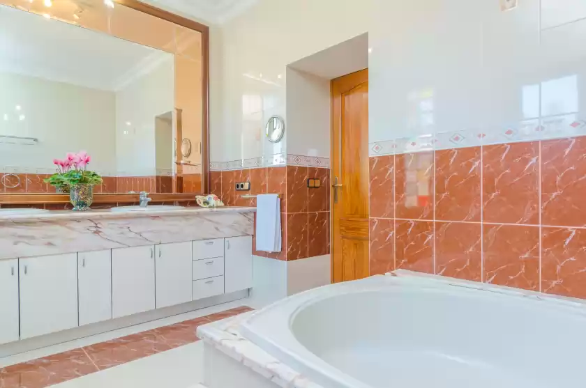 Holiday rentals in Can nadal (finca can nadal), Campos