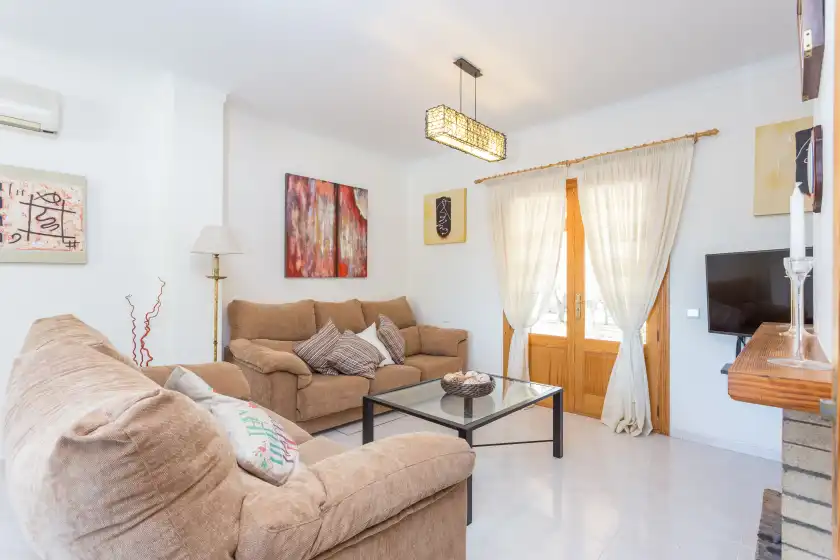Holiday rentals in Binitaref, Sineu