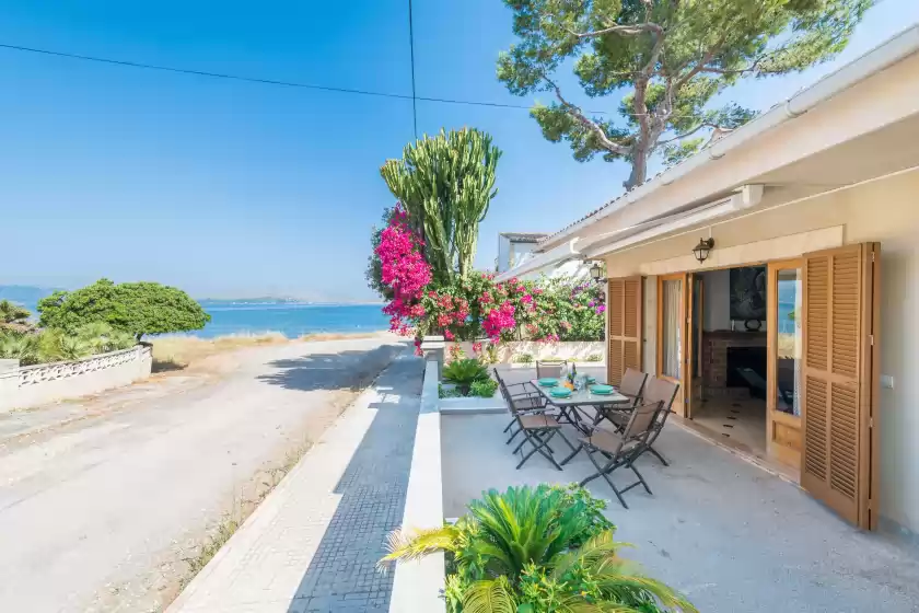 Holiday rentals in Villa manresa