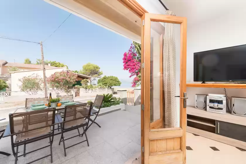 Holiday rentals in Villa manresa, Marina Manresa