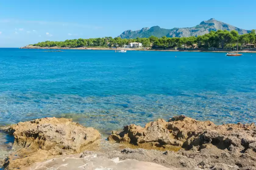 Holiday rentals in Villa manresa, Marina Manresa