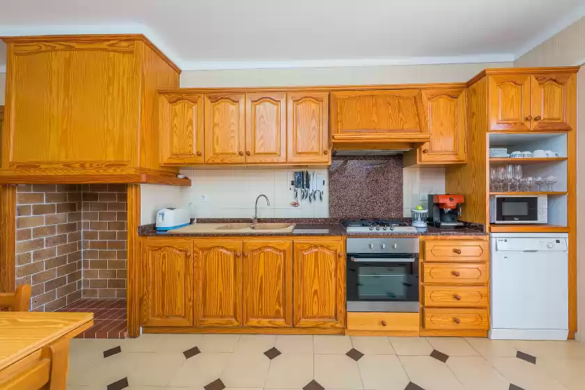 Holiday rentals in Villa manresa, Marina Manresa