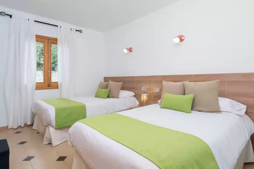 Holiday rentals in Villa manresa, Marina Manresa