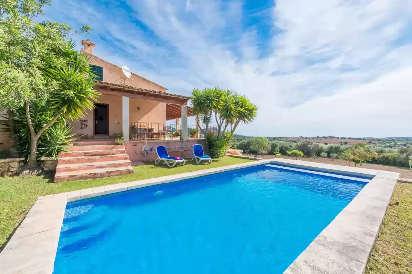 Holiday rentals in Es nivet
