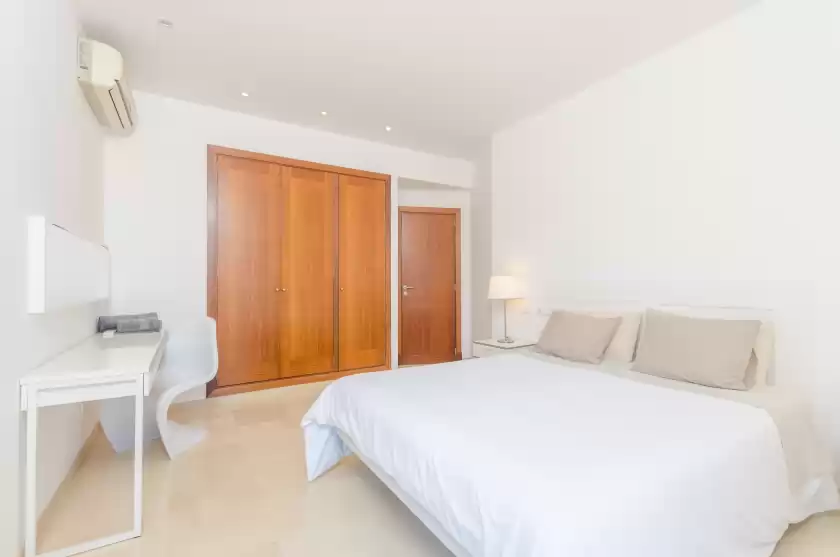 Holiday rentals in Villa arabella, sa Vileta