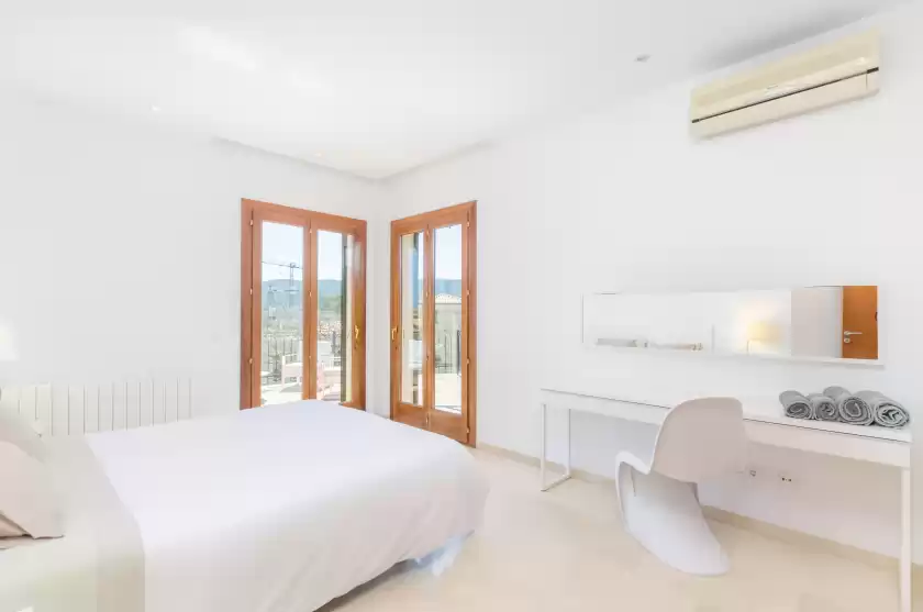 Holiday rentals in Villa arabella, sa Vileta