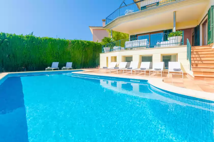 Holiday rentals in Villa arabella, sa Vileta