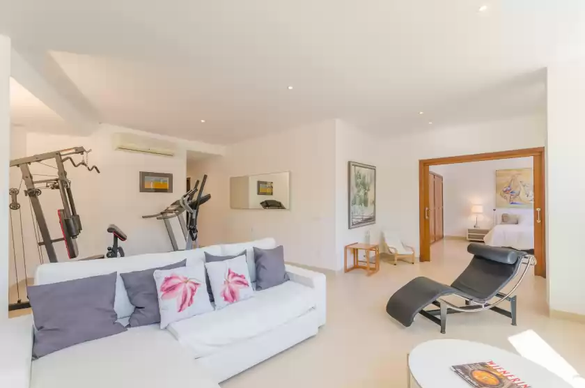 Holiday rentals in Villa arabella, sa Vileta