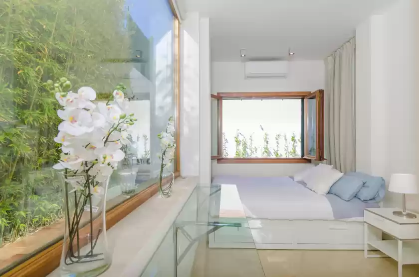 Holiday rentals in Villa arabella, sa Vileta