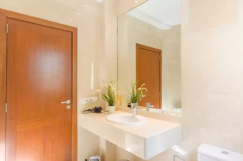 Holiday rentals in Villa arabella, sa Vileta