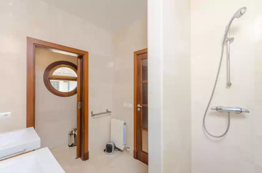 Holiday rentals in Villa arabella, sa Vileta