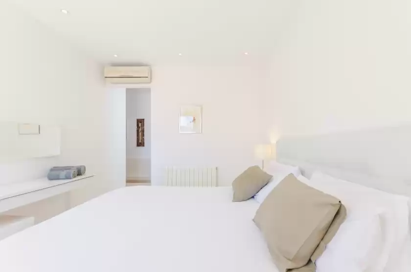 Holiday rentals in Villa arabella, sa Vileta